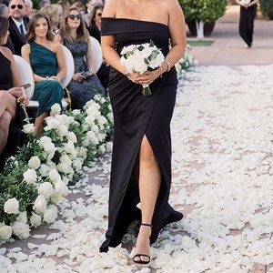 Windsor BLACK SUSANA ASYMMETRIC OFF SHOULDER MERMAID DRESS - Size L